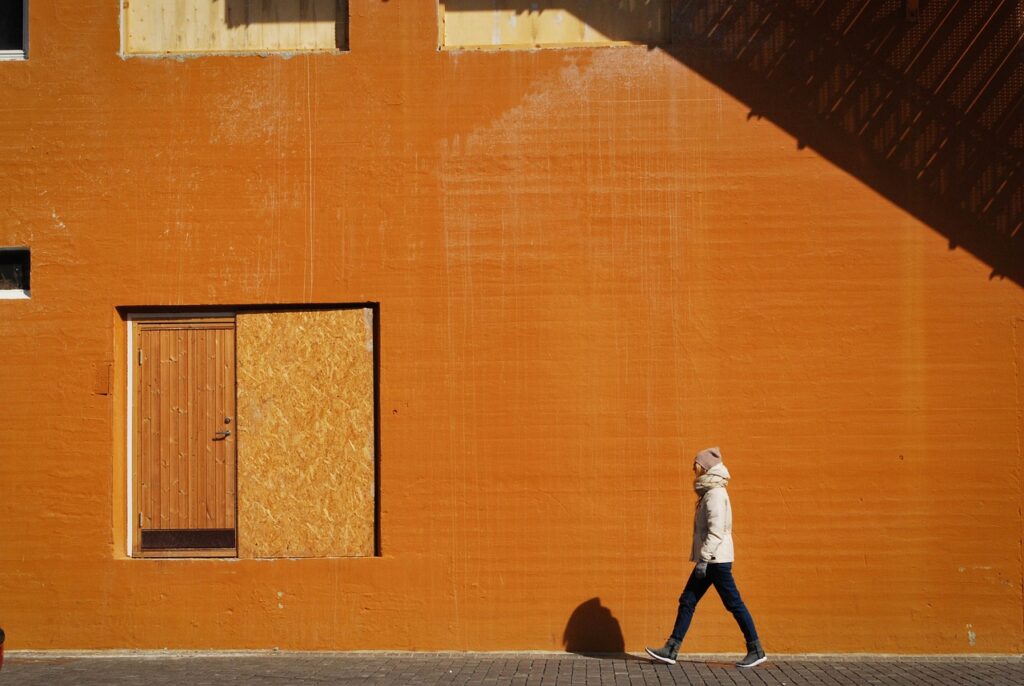 city, color, composition, girl, travel, traveller, urban, walking, orange city, orange travel, orange walking, orange color